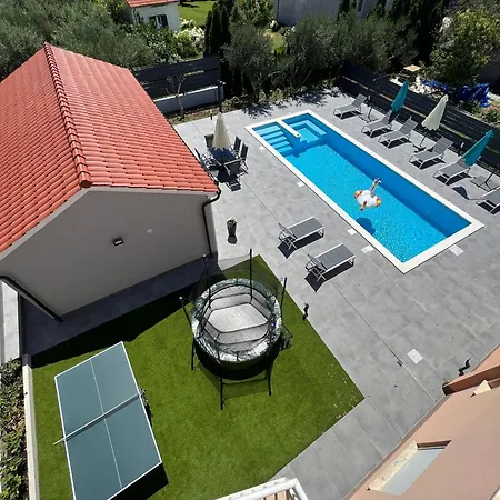 Moderne Ap, 2 Mit Pool Und Grill In Der Naehe Von Split Und Trogir Apartament *
