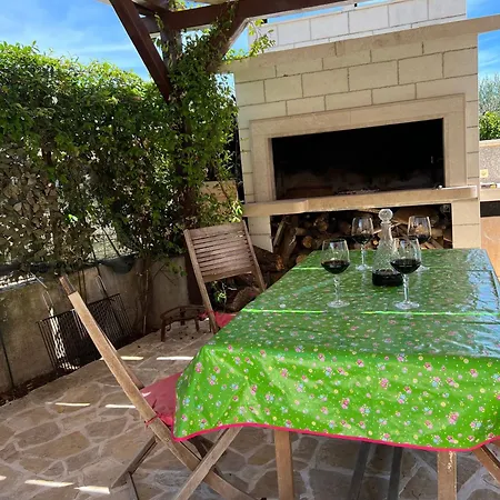 Moderne Ap, 2 Mit Pool Und Grill In Der Naehe Von Split Und Trogir Kaštela