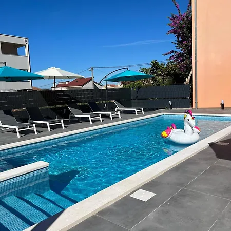 Moderne Ap, 2 Mit Pool Und Grill In Der Naehe Von Split Und Trogir Apartment