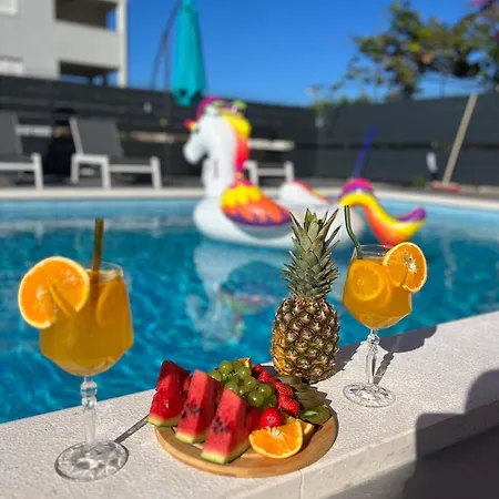 Moderne Ap, 2 Mit Pool Und Grill In Der Naehe Von Split Und Trogir Apartament