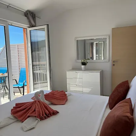 Moderne Ap, 2 Mit Pool Und Grill In Der Naehe Von Split Und Trogir *