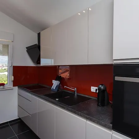 Moderne Ap, 2 Mit Pool Und Grill In Der Naehe Von Split Und Trogir Apartament