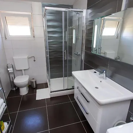 Apartament Moderne Ap, 2 Mit Pool Und Grill In Der Naehe Von Split Und Trogir