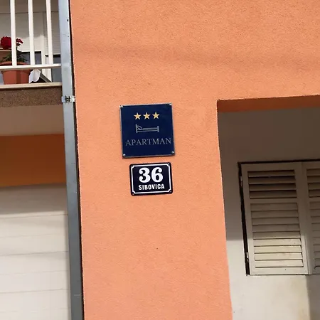 Moderne Ap, 2 Mit Pool Und Grill In Der Naehe Von Split Und Trogir *